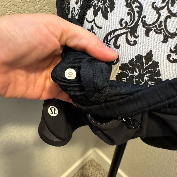 Lululemon Hotty Hot black running shorts - Picture 4 of 4